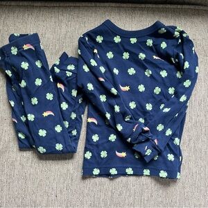 GAP Kids Navy Pajamas with Green Clover and Rainbow Print 2Y organic cotton